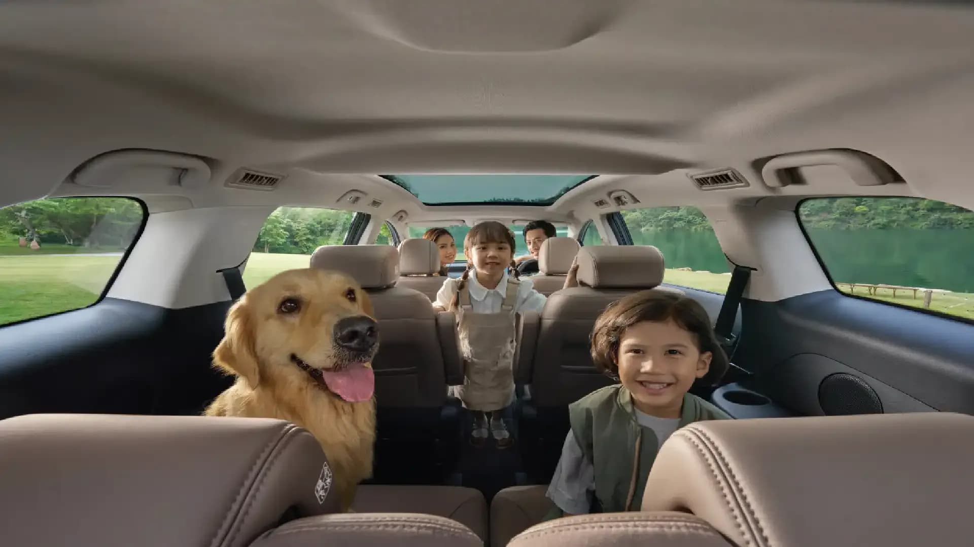 BYD eMAX 7 interior view 1